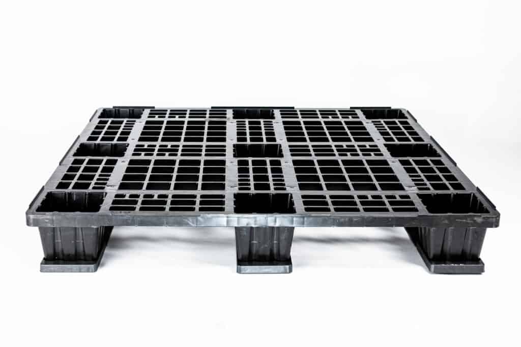 43 x 43 Nestable Pallet with 3 Runners