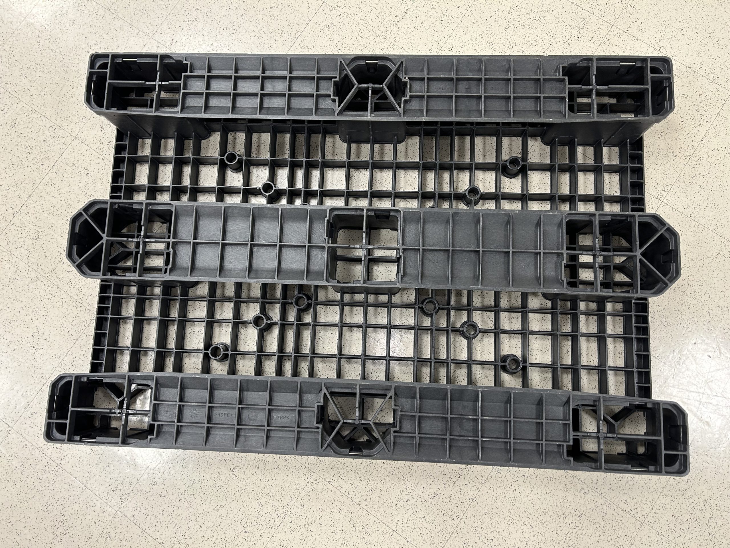 32 x 48 3 Runner Pallet - Image 2