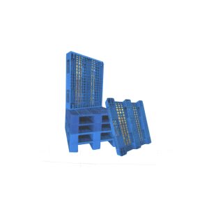 Used 48 x 40 (47.24 x 39.37) – 3 runner Stackable Plastic Pallets